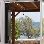 Flora's And Pool In Syros فيلة Liaropá