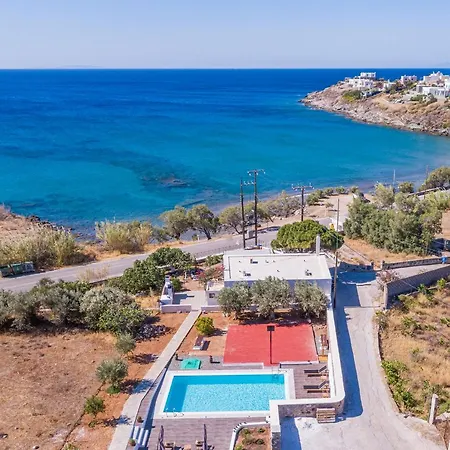 Villa Flora's And Pool In Syros