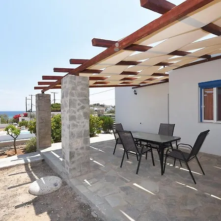 Villa Flora's And Pool In Syros *