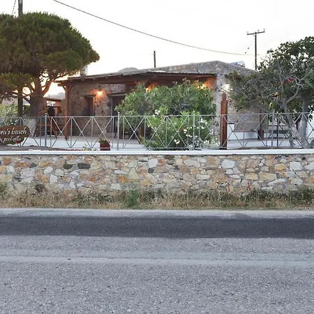 Villa Flora's And Pool In Syros Liaropa