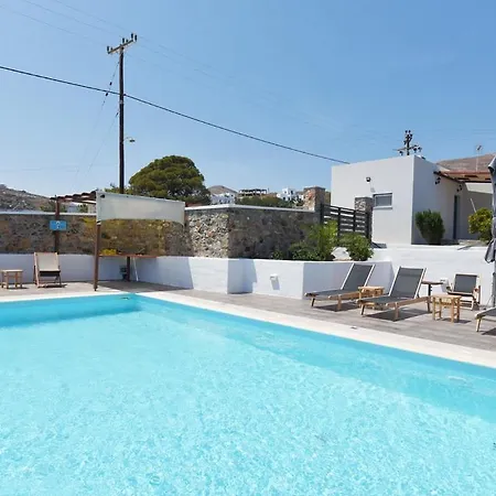 Villa Flora's And Pool In Syros
