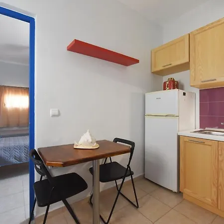 Villa Flora's And Pool In Syros