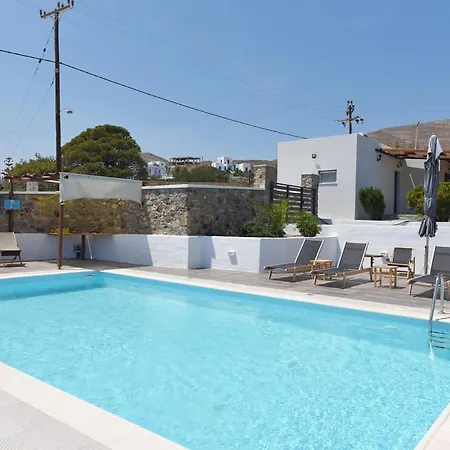 Villa Flora's And Pool In Syros *