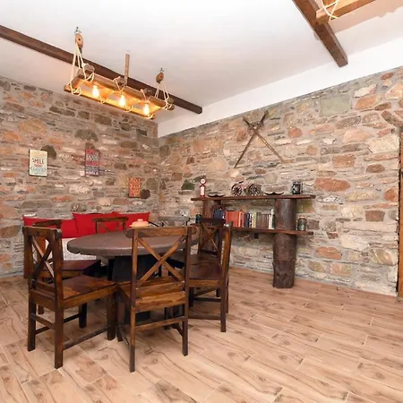 Villa Flora's And Pool In Syros Liaropa