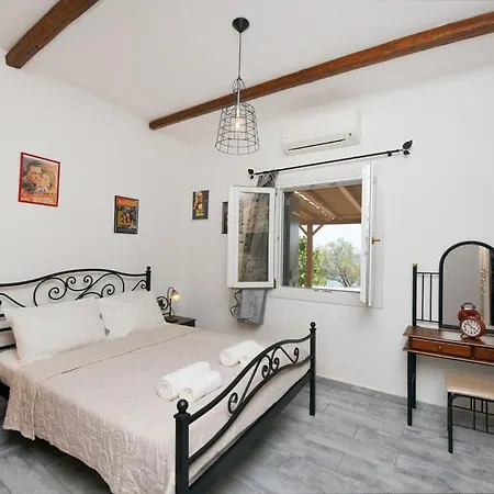 Flora's And Pool In Syros Villa Liaropa