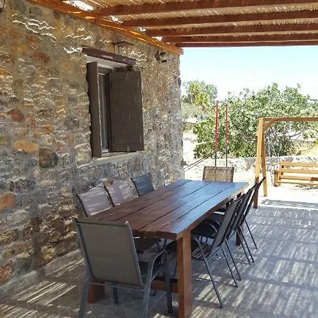 Villa Flora's And Pool In Syros