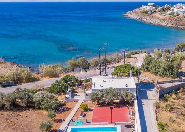 Villa Flora's And Pool In Syros