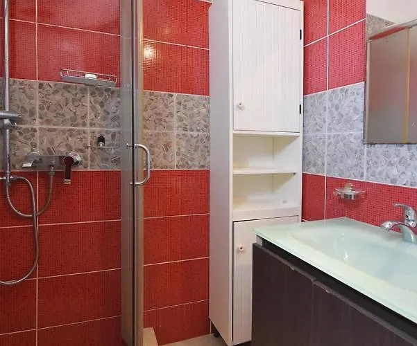 Villa Flora's And Pool In Syros