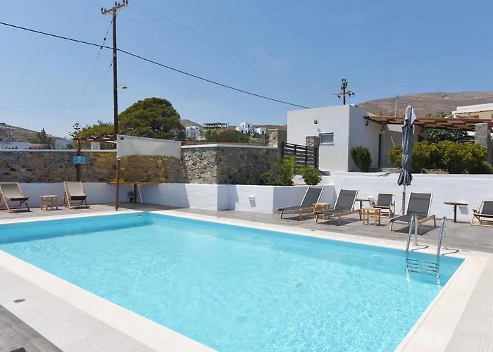 Villa Flora's And Pool In Syros *